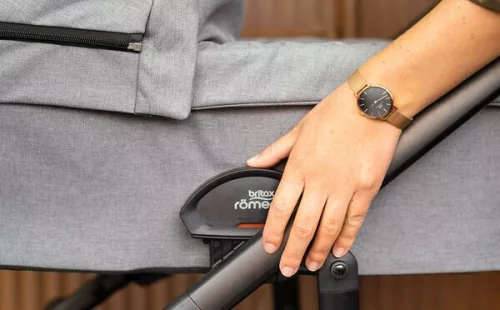 Britax Römer Smile III mózeskosár - Midnight Grey