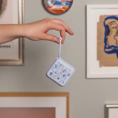 BIBS Liberty Cumitartó, Camomile Lawn, Pasztellkék