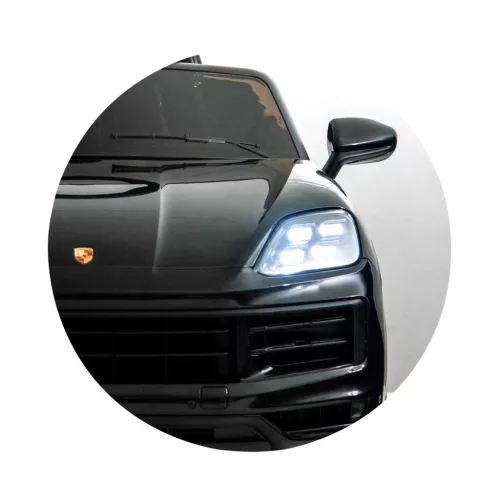Chipolino Porsche Cayenne elektromos autó bőr üléssel - black
