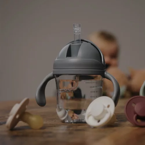 Mininor szívószálas itatópohár 220 ml - szürke