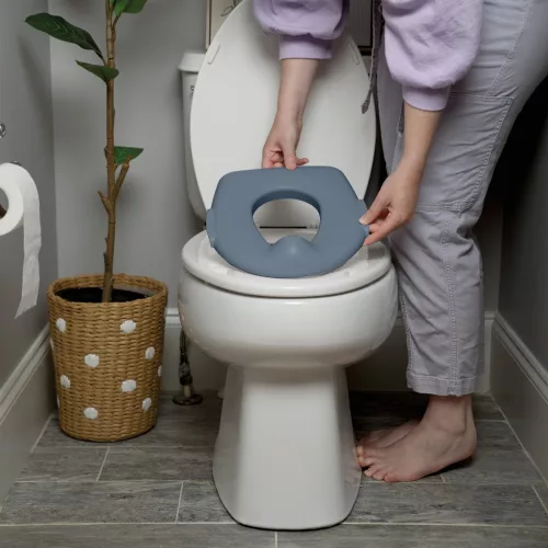 INGENUITY Gyermek toalett hanggal My Size™ kék
