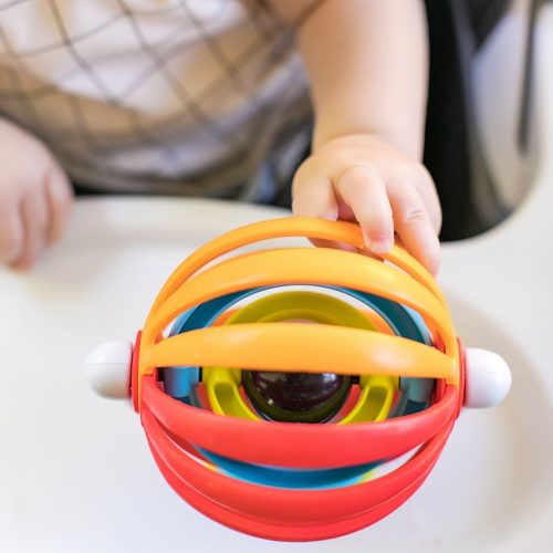 Baby Einstein Aktív játék tapadókoronggal, Sticky Spinner™, 3 hó+
