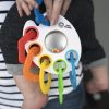 Baby Einsein Rágóka csörgővel C karikán, Rattle & Soothe™ 0hó+