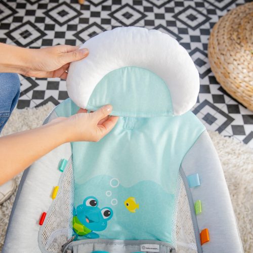 Baby Einstein Zenélő rezgő pihenőszék fényekkel Kick to It Neptune 9 kg-ig
