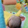 Bright Starts Játszószőnyeg játékhíddal Wild Wiggles aktivitással - 0hó+