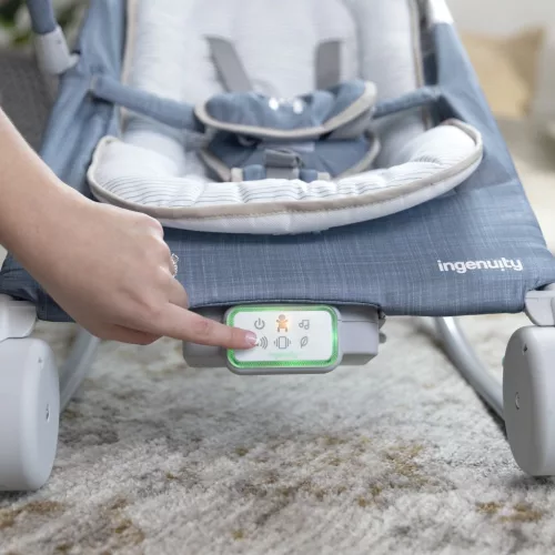 INGENUITY Rezgő masszázs pihenőszék dallamokkal, Happy Belly™, Rock-to-Bounce, Chambray, 0 hó+, 9 kg-ig