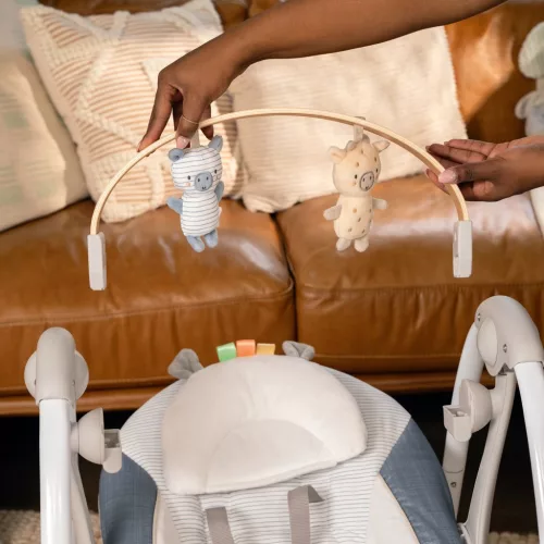 INGENUITY Átalakítható hinta dallamokkal, Swing 'n Go Chambray, 0 hó+, 9 kg-ig