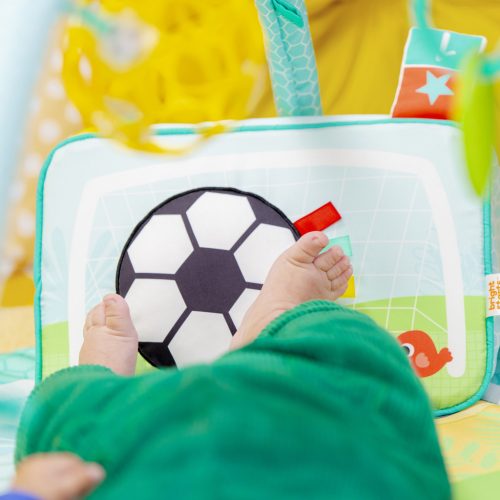 Bright Starts Játszószőnyeg játékhíddal és aktivitással OBALL Gyp & Kick™ - 0hó+