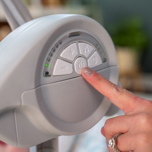 INGENUITY Endless Blooms™ 0m+, 9 kg-ig konvertibilis utazó hintaszék melódiával