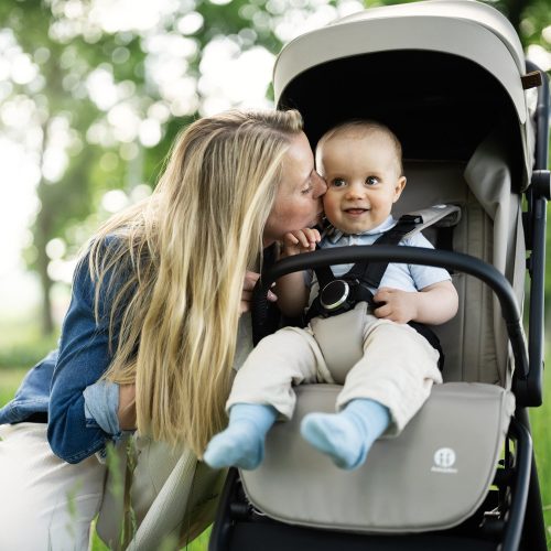 Petite&Mars Sport babakocsi Flip - Forever Black