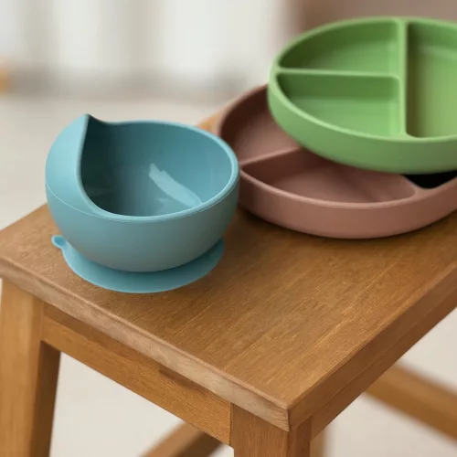 Petite&Mars Szilikon tál tapadókoronggal Take&Match Bitter Cocoa 6m+