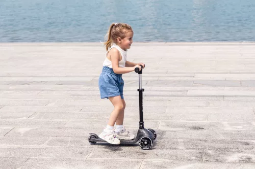 QPlay Sparkling gyerek roller LED világító kerekekkel - Black