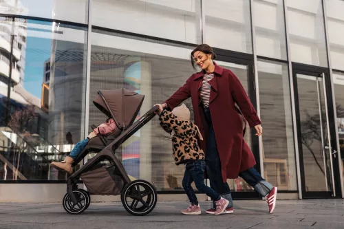 EASYWALKER Kombinált babakocsi Zoey Chestnut Brown + CYBEX Aton B2 i-Size + bázis