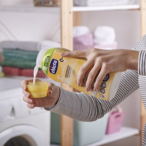 Chicco Öblítő vanília illattal 750 ml Sensitive - vanília sárga