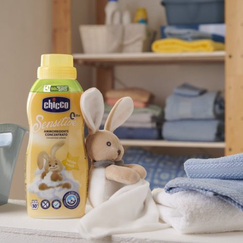 Chicco Öblítő vanília illattal 750 ml Sensitive - vanília sárga