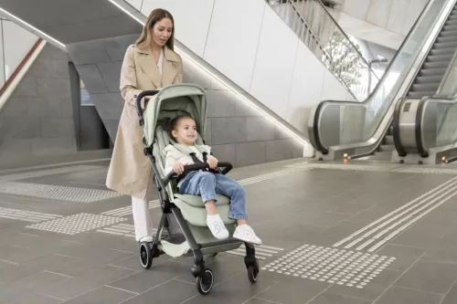 Britax Römer FLYLITE babakocsi - Teak