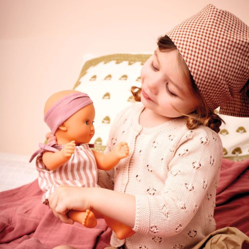 Djeco Játékbaba, fürdethető, Szilva, 32 cm