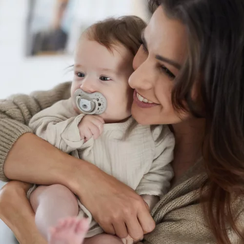 LOVI Világító Dinamikus nyugtató cumi BUDDY BEAR 0-6hó 2db