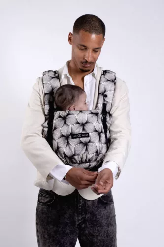 LoveRadius Physio 2. babahordozó Black Orchid