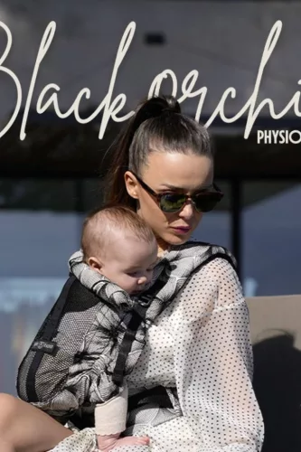 LoveRadius Physio 2. babahordozó Black Orchid