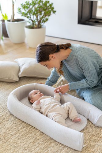 Inglesina Babafészek Welcome Pod - Harmony Grey