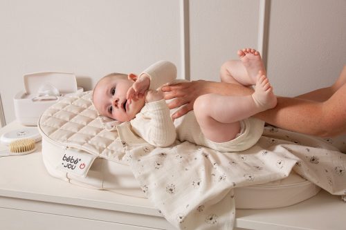 Bébé-Jou Fűtött steppelt pelenkázólap Quilted Waves hullámok - Chalk Brown