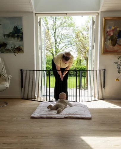 BabyDan Univerzális térkorlát Carl X Wide - fekete