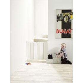   Baby Dan Guard Me fehér összecsukható ajtórács, 55-89 cm
