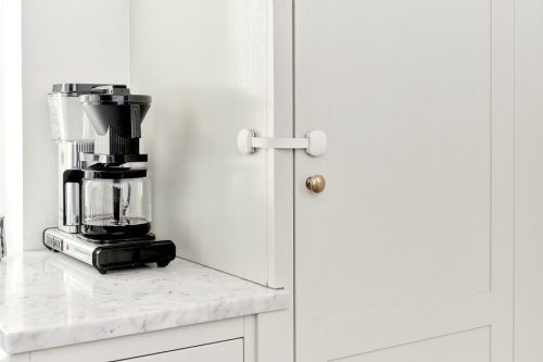 Baby Dan Multi Purpose Lock univerzális zár fiókhoz szekrényajtóhoz BIO 2db - fehér