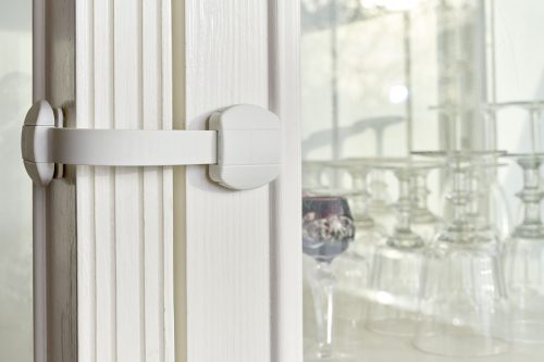 Baby Dan Multi Purpose Lock univerzális zár fiókhoz szekrényajtóhoz BIO 2db - fehér