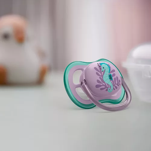 Philips AVENT Játszócumi ultra air 6-18hó - csikóhal 1db