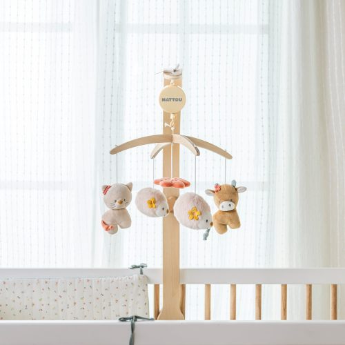 Nattou zenélő-forgó plüss fa állvánnyal - Mila, Zoe and Lana