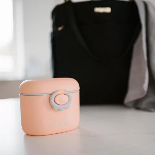 BabyOno tápszertartó doboz hordozható kanállal 1544