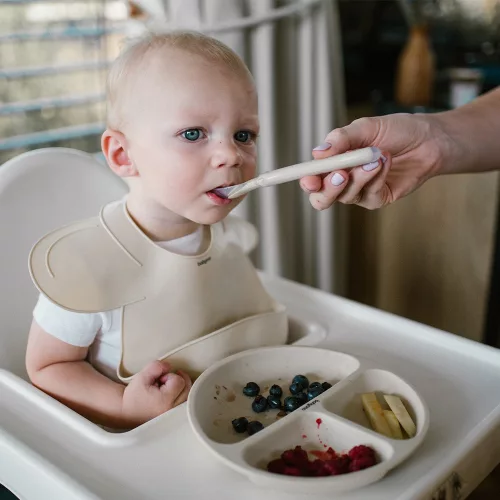 BabyOno háromrekeszes szilikon tányér tapadó aljú - bézs 1482/04