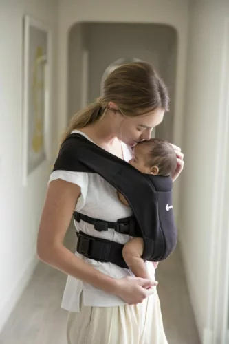 Ergobaby Embrace Hordozó: Pure Black / Fekete