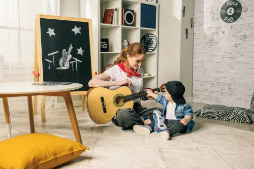 Tiny Love Tiny Rockers zenélő puha gitár