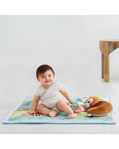 Skip Hop játszószőnyeg játékhíddal Camping Cub